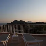 Caprile Konukevi 5*